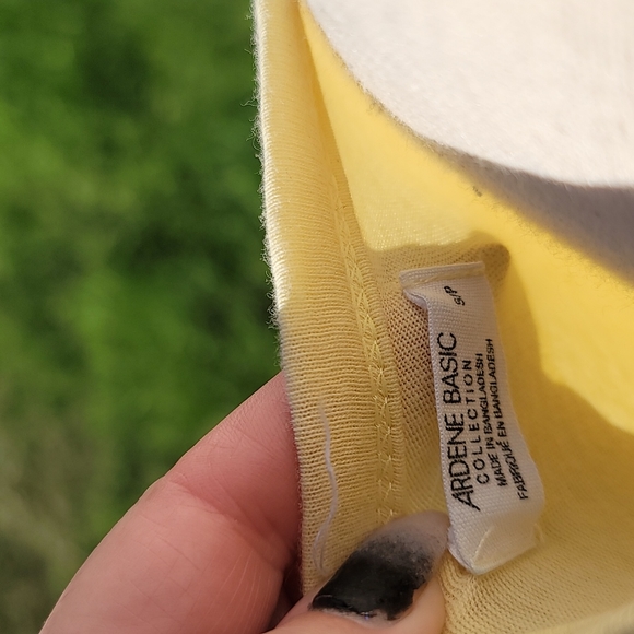 Ardene yellow t-shirt size small - Picture 6 of 6